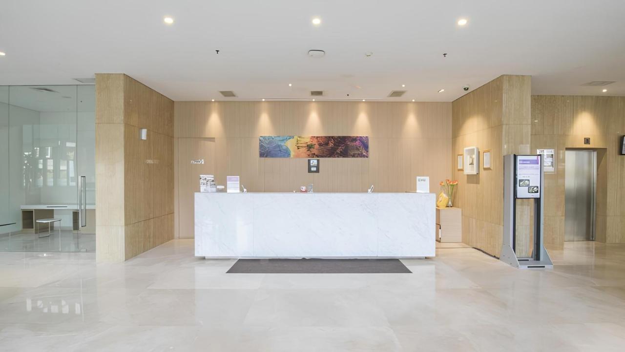 Citadines Connect Airport Jakarta Tangerang Esterno foto